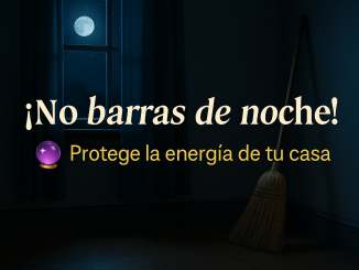 Escoba apoyada junto a una ventana iluminada por la luna con el texto: “¡No barras de noche! Protege la energía de tu casa