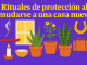 Ilustración con fondo púrpura y objetos simbólicos de rituales de mudanza: incienso, plantas, sal, vela, maleta y herradura para atraer buena suerte